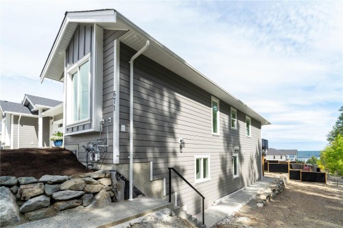 671 Sanderson Rd, Ladysmith, BC - Outdoor