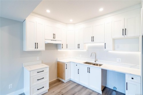 671 Sanderson Rd, Ladysmith, BC - Indoor Photo Showing Kitchen With Double Sink
