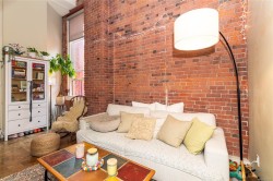 212-524 Yates St  Victoria, BC V8W 1K8