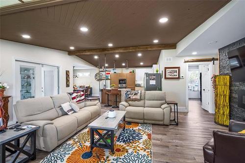 42008 94 North Rd, Gull Lake, MB 