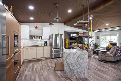 42008 94 North Rd, Gull Lake, MB 