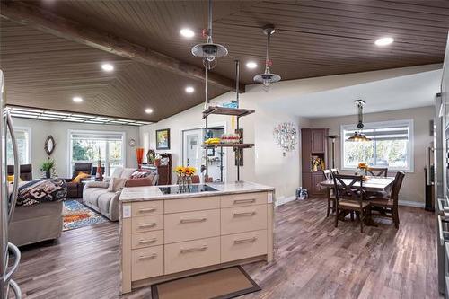 42008 94 North Rd, Gull Lake, MB 
