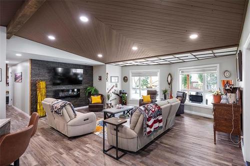 42008 94 North Rd, Gull Lake, MB 