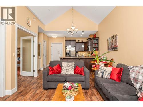 9100 Mackie Drive Unit# 212, Coldstream, BC - Indoor Photo Showing Living Room