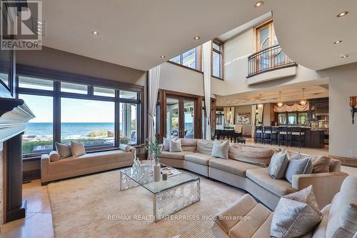 1500 Watersedge Road, Mississauga, ON - Indoor Photo Showing Living Room