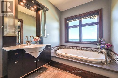 1500 Watersedge Road, Mississauga, ON - Indoor Photo Showing Bathroom