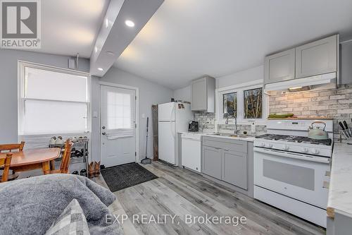 7 60Th Street S, Wasaga Beach, ON - Indoor Photo Showing Kitchen