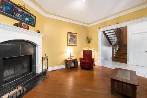 Salon - 149 Rue Jackson Heights, Hatley - Canton, QC - Indoor Photo Showing Living Room With Fireplace