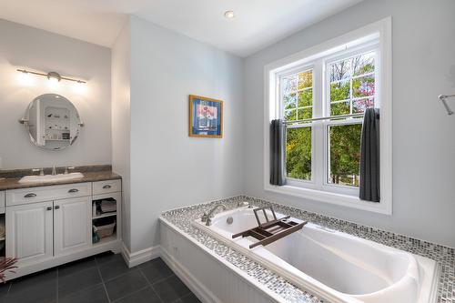 Salle de bains attenante à la CCP - 149 Rue Jackson Heights, Hatley - Canton, QC - Indoor Photo Showing Bathroom