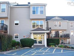 231 75 Colllins Grove  Dartmouth, NS B2W 6B3