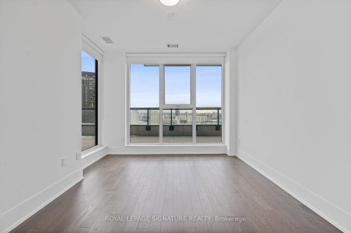 2507-30 Inn On The Park Drive, Toronto, ON - Indoor Photo Showing Other Room