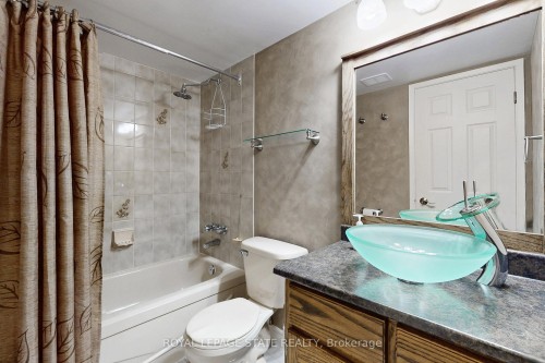 1002-432 Main Street, Hamilton, ON - Indoor Photo Showing Bathroom