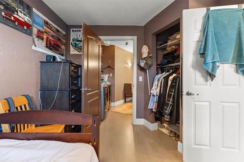 230 6 Street, Salmon Arm, BC - Indoor Photo Showing Bedroom