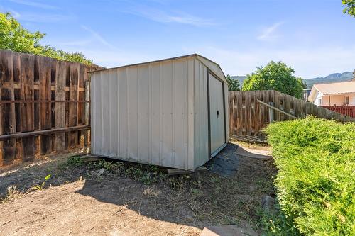 230 6 Street, Salmon Arm, BC - Outdoor