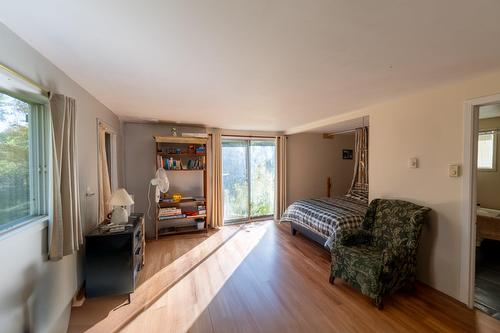 Salon - 479 Ch. North, Austin, QC - Indoor