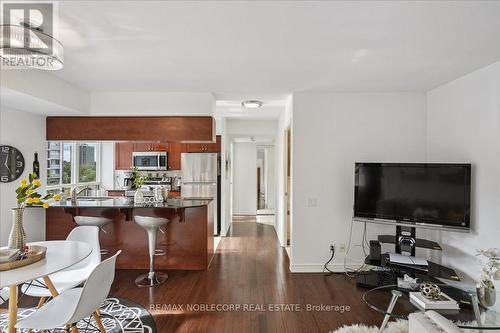 1001 - 60 St.Clair Avenue W, Toronto, ON - Indoor