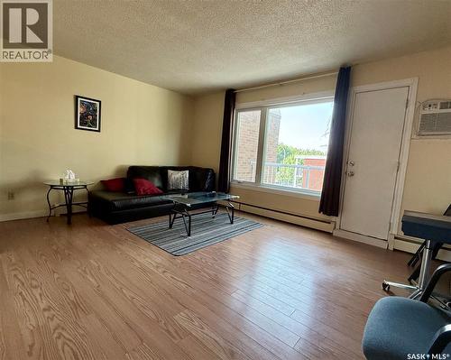 20 4505 Rae Street, Regina, SK - Indoor Photo Showing Living Room