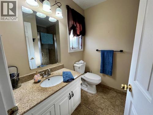 10710 Cottonwood Crescent, Dawson Creek, BC - Indoor Photo Showing Bathroom