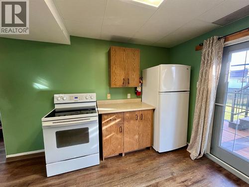 10710 Cottonwood Crescent, Dawson Creek, BC - Indoor Photo Showing Kitchen