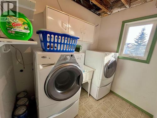 10710 Cottonwood Crescent, Dawson Creek, BC - Indoor Photo Showing Laundry Room