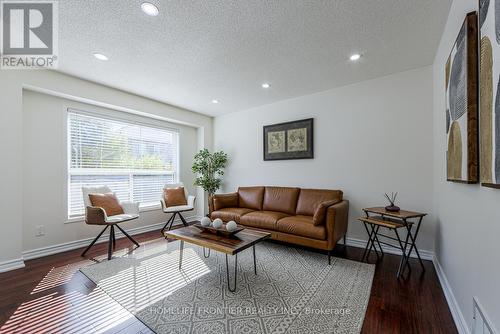 3391 Bruzan Crescent, Mississauga, ON - Indoor Photo Showing Living Room