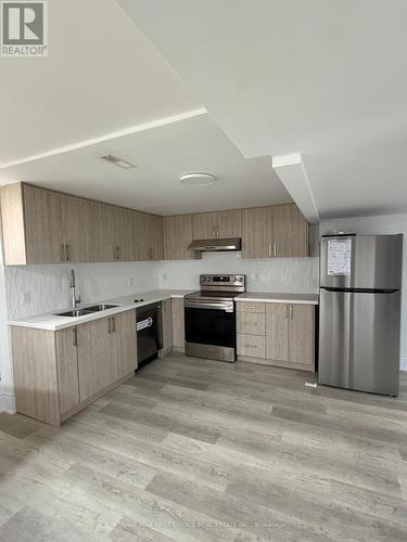 4362 Waterford Crescent, Mississauga, ON - Indoor Photo Showing Kitchen With Double Sink