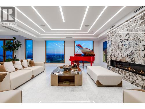 961 King Georges Way, West Vancouver, BC - Indoor Photo Showing Living Room