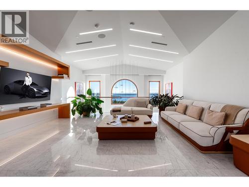 961 King Georges Way, West Vancouver, BC - Indoor Photo Showing Living Room