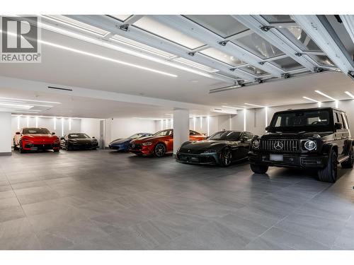 961 King Georges Way, West Vancouver, BC - Indoor Photo Showing Garage