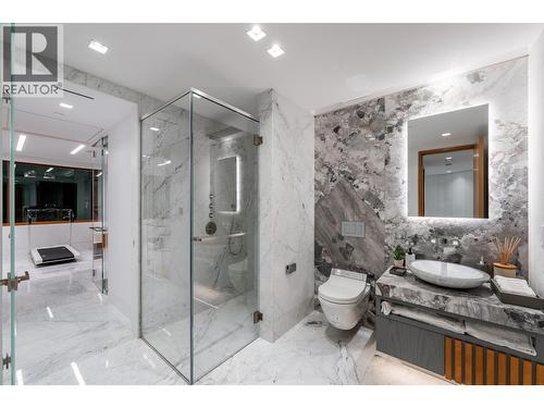 961 King Georges Way, West Vancouver, BC - Indoor Photo Showing Bathroom