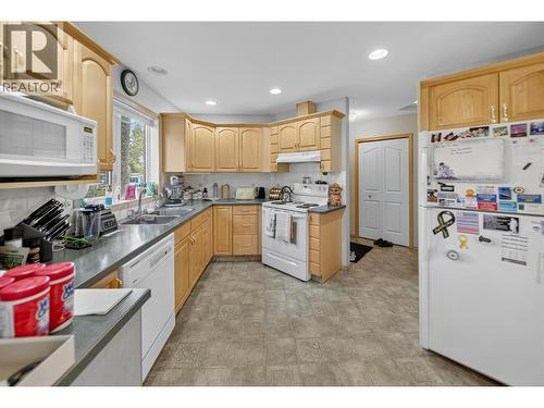 7250 Olsen Road, Jaffray, BC - Indoor Photo Showing Kitchen