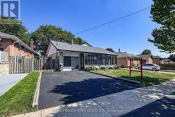 18 DARLINGSIDE DRIVE  Toronto, ON M1E 3N8