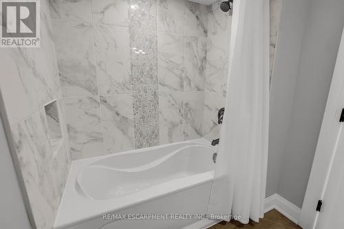 52 Valencourt Drive, Welland, ON - Indoor Photo Showing Bathroom