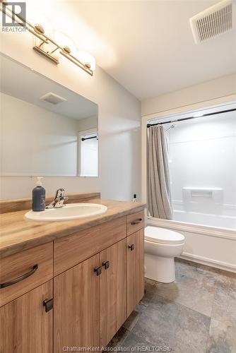 21 Cabot Trail, Chatham, ON - Indoor Photo Showing Bathroom