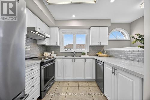 59 Cranberry Surf, Collingwood, ON - Indoor Photo Showing Kitchen With Double Sink With Upgraded Kitchen