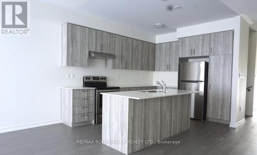 26 Louise Crescent, Whitby, ON - Indoor Photo Showing Kitchen