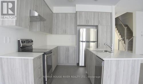 26 Louise Crescent, Whitby, ON - Indoor Photo Showing Kitchen