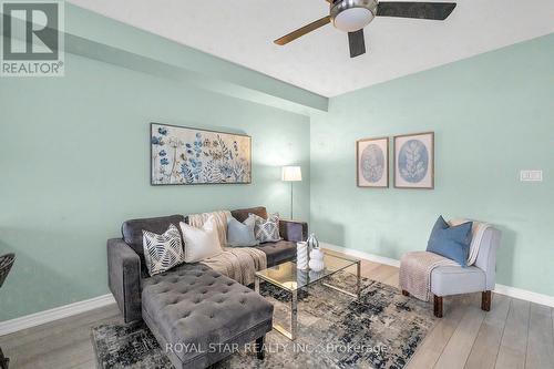 30 Prospect Way, Whitby, ON - Indoor Photo Showing Living Room