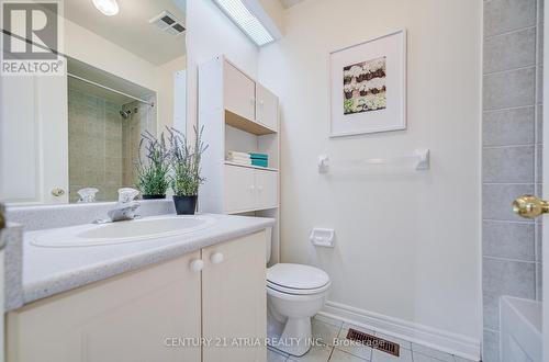 108 - 190 Harding Boulevard W, Richmond Hill, ON - Indoor Photo Showing Bathroom