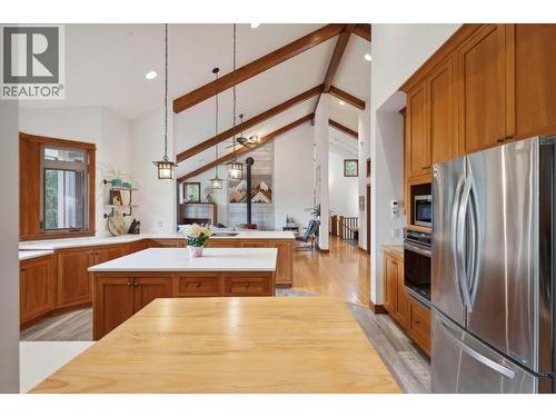 8028 Jackpine Road, Vernon, BC - Indoor Photo Showing Kitchen