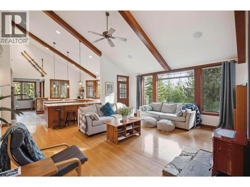 8028 Jackpine Road, Vernon, BC - Indoor Photo Showing Living Room