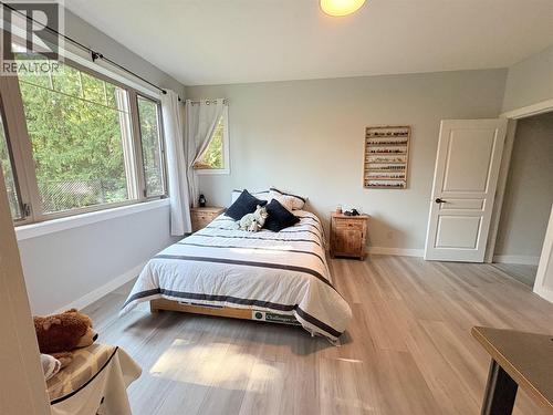8028 Jackpine Road, Vernon, BC - Indoor Photo Showing Bedroom