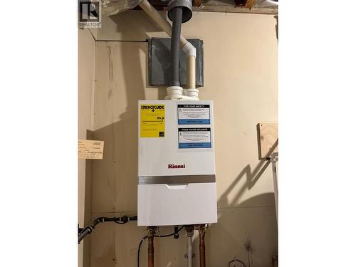 8028 Jackpine Road, Vernon, BC - Indoor