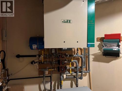 8028 Jackpine Road, Vernon, BC - Indoor