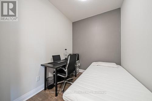 118 - 16 Concord Place, Grimsby, ON - Indoor Photo Showing Bedroom