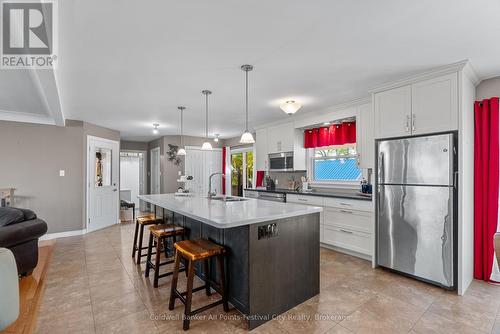 81993 Bluewater Highway, Ashfield-Colborne-Wawanosh (Colborne), ON - Indoor Photo Showing Kitchen With Upgraded Kitchen