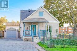 293 FRONTENAC AVENUE  Oshawa, ON L1J 2A5