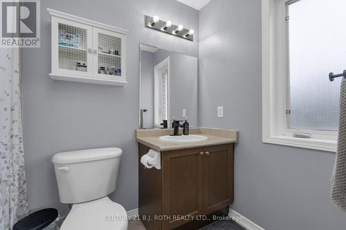 35 Mccann Lane, Essa, ON - Indoor Photo Showing Bathroom