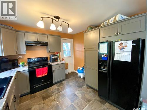 204 4Th Street E, Carnduff, SK - Indoor Photo Showing Kitchen