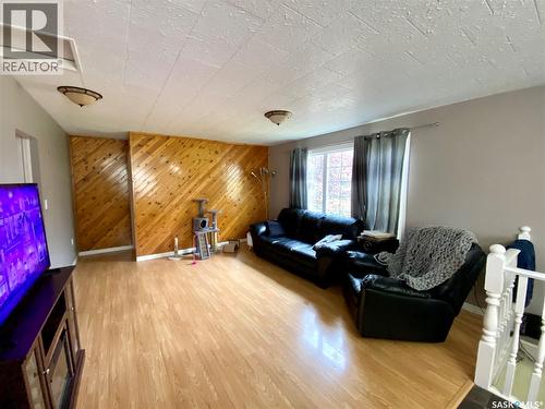 204 4Th Street E, Carnduff, SK - Indoor